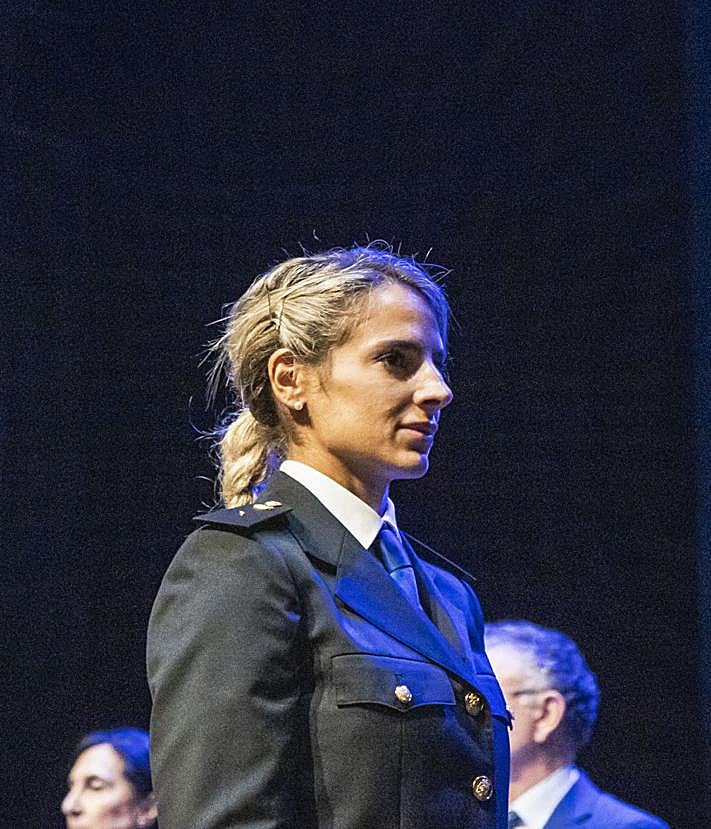 Imagen secundaria 2 - Imágenes del acto de entrega de reconocimientos de la Policía Nacional. 