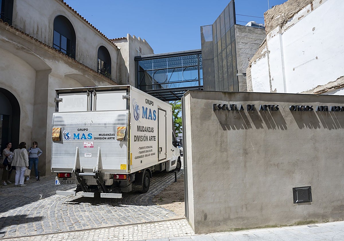 Mudanza a la nueva sede de Artes y Oficios.