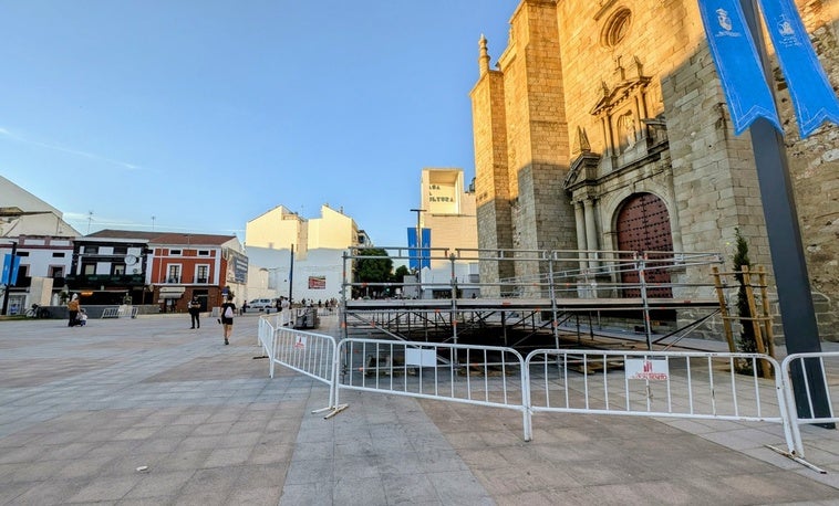 La plaza de España de Don Benito, preparada para los conciertos de Contempopránea