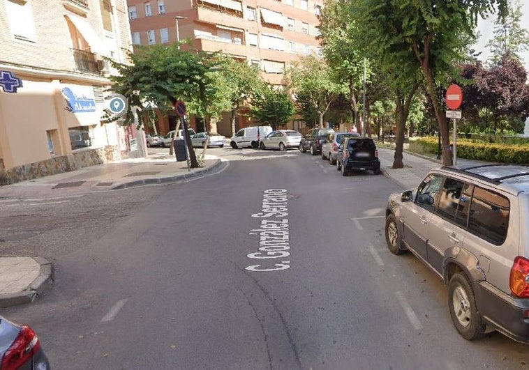 Heridos un hombre y una mujer tras la colisión de una moto y un coche en Badajoz