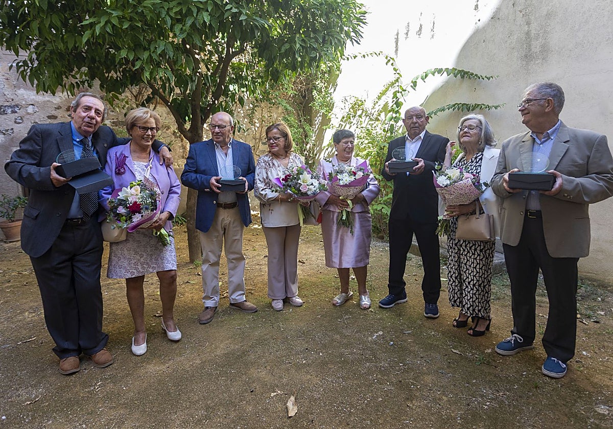 Cuatro matrimonios recibieron este jueves el homenaje del Ayuntamiento de Cáceres.