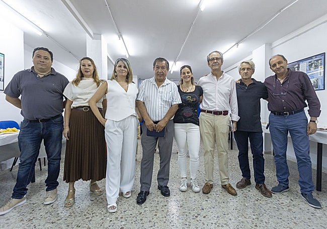 La nueva presidenta, junto a los integrantes de la junta diretiva.