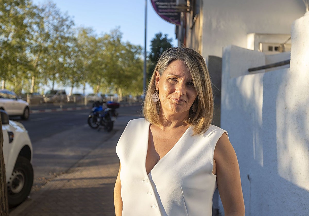 Gema Gallego, este martes en la avenida de Hernán Cortés tras ser elegida presidenta de la Agrupación Vecinal.