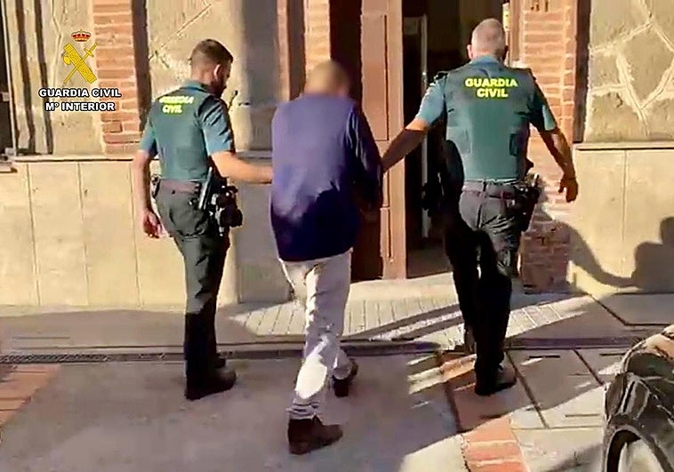El 'cogotero' reincidente detenido por la Guardia Civil en Navalmoral de la Mata.