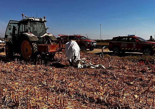 Imagen de la maquinaria agrícola en la que ha quedado atrapado el hombre.