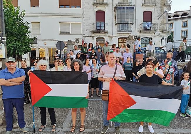 Vecinos de Alburquerque muestran su rechazo a la detención de la Flotilla.