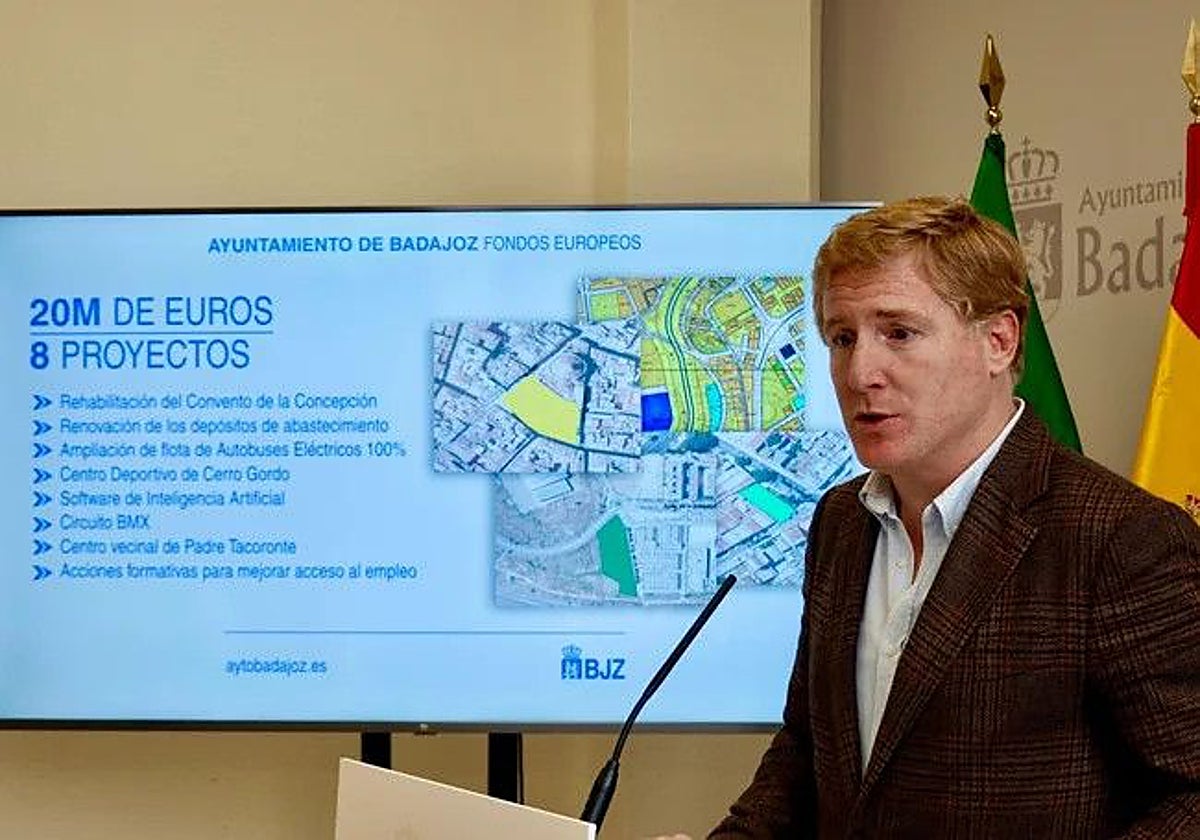 Ignacio Gragera, alcalde de Badajoz, el día que presentó los proyectos.