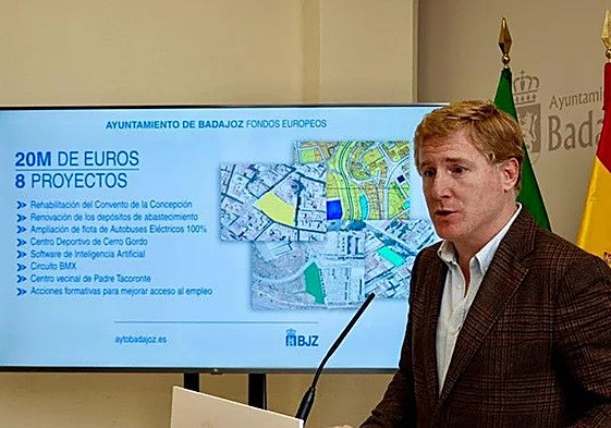 Ignacio Gragera, alcalde de Badajoz, el día que presentó los proyectos.