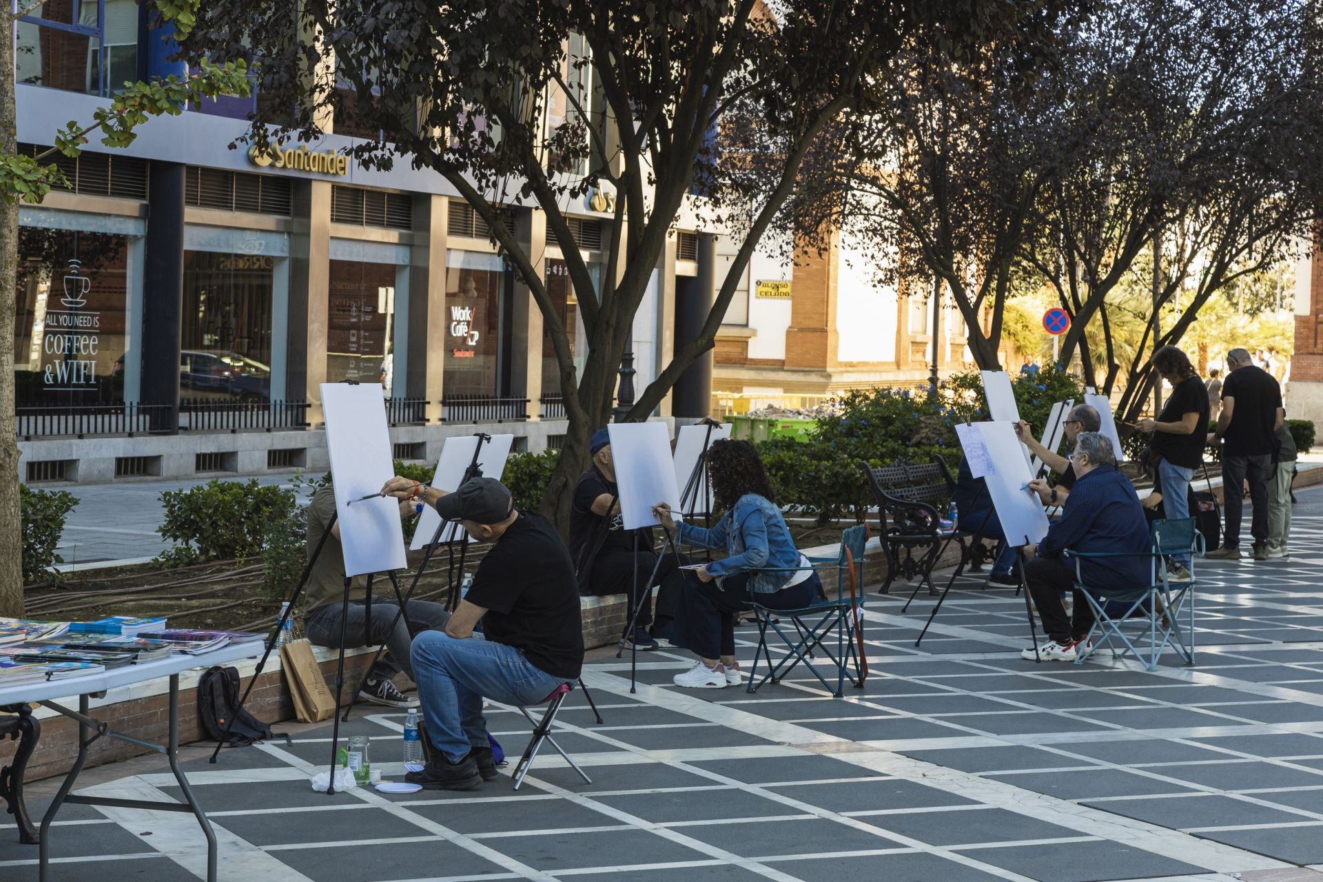 Fotos | El cómic invade el Paseo de San Francisco de Badajoz