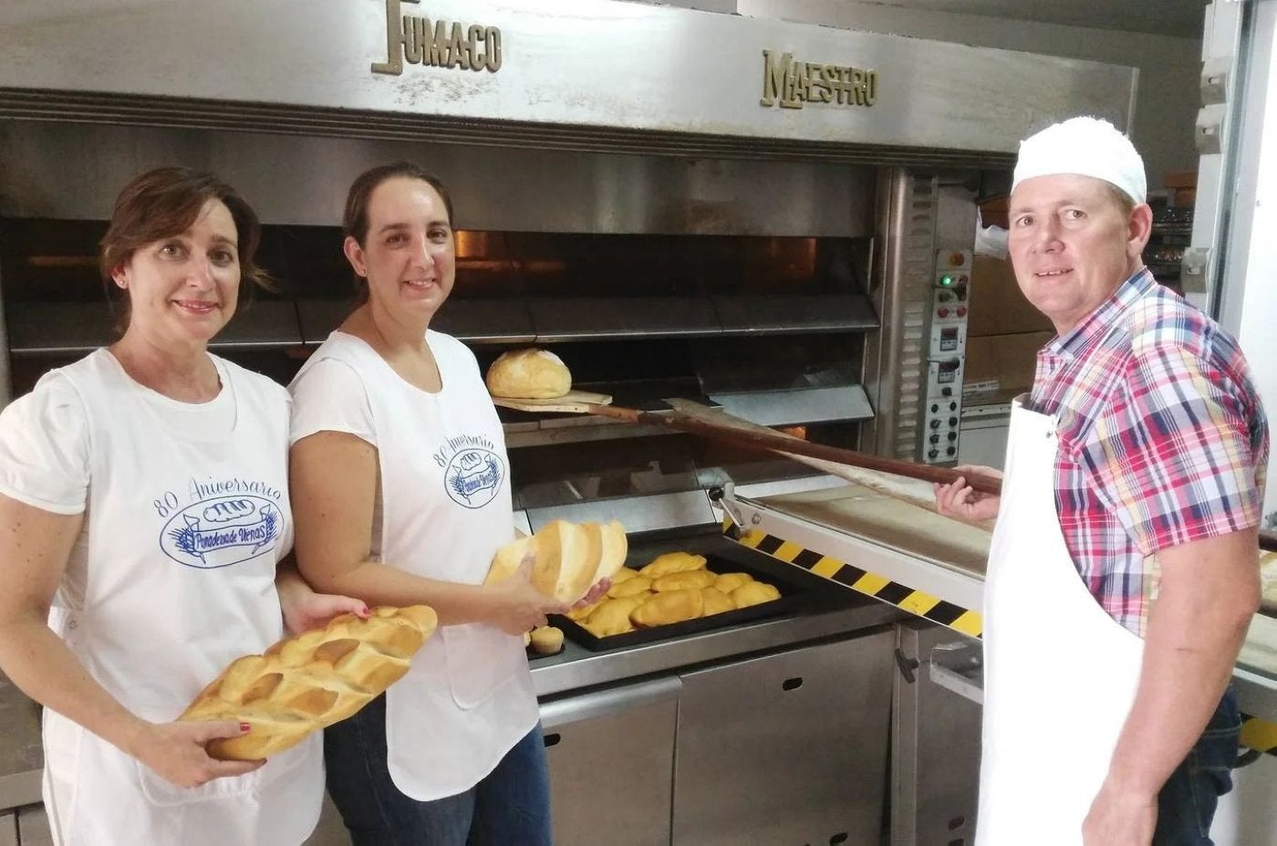 Los hermanos que regentan 'Panadería de Vienas'.