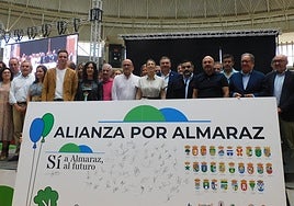Representantes de las entidades que han firmado un manifiesto este sábado en Navalmoral de la Mata.