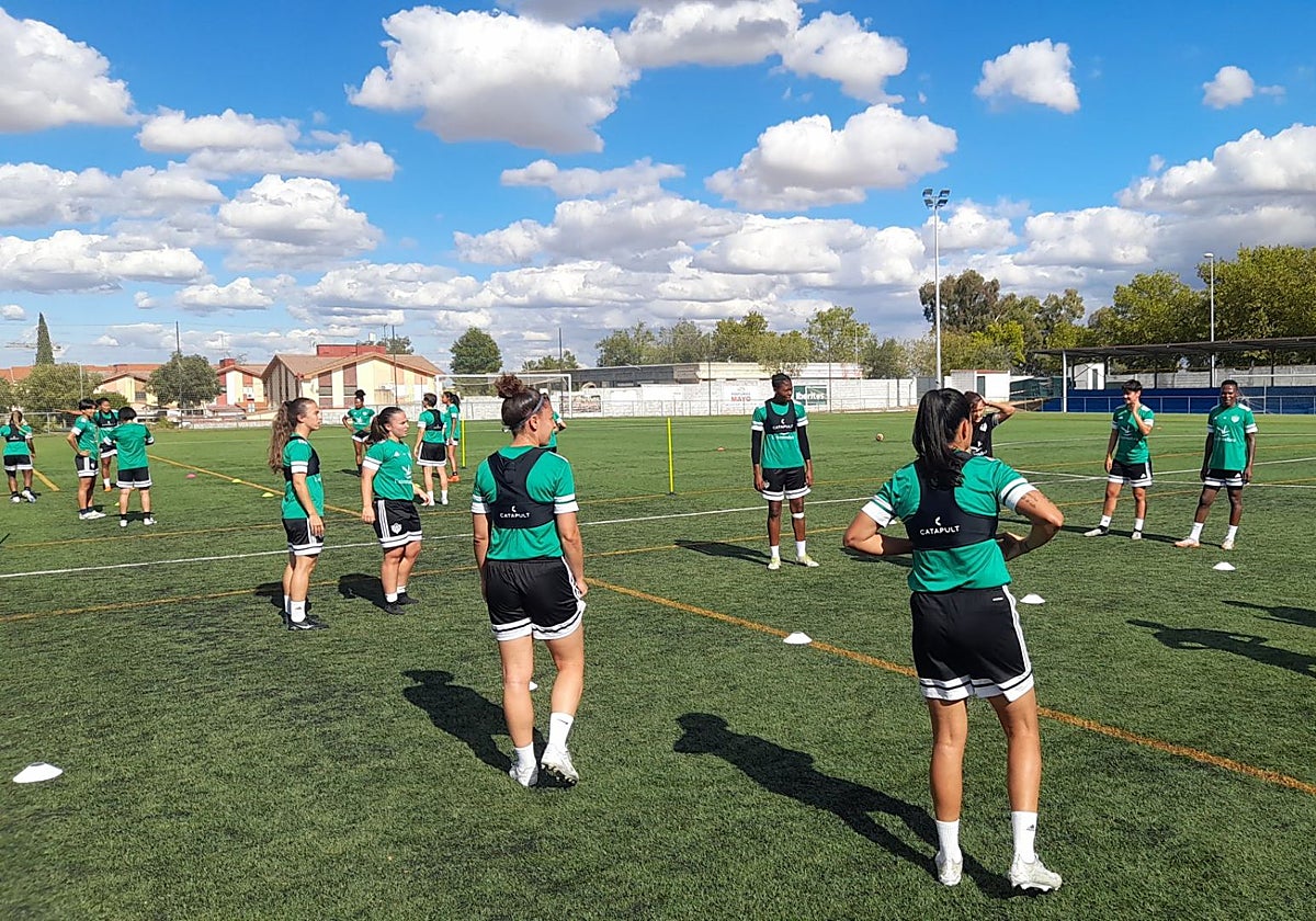 Entrenamiento del Cacereño esta semana en el campo federativo Manolo Sánchez.