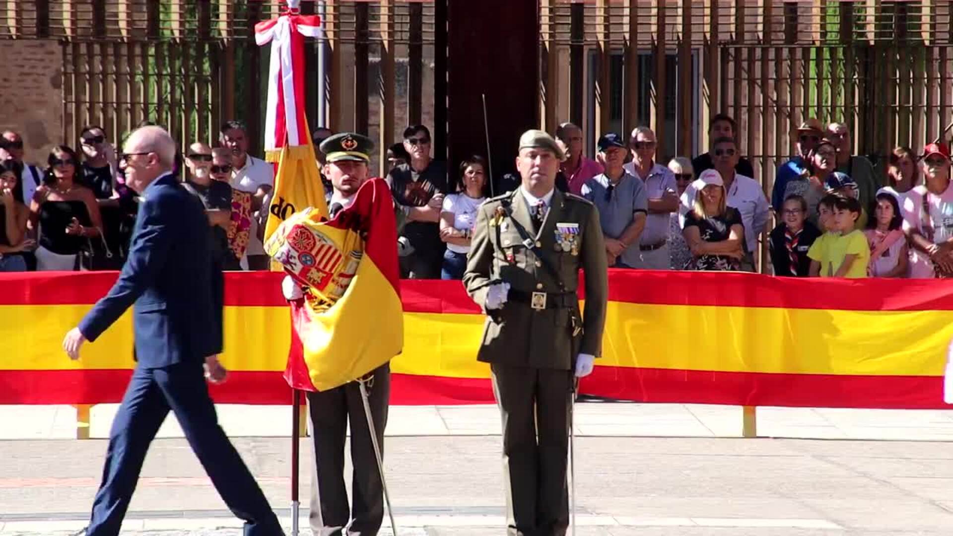 Cerca de 200 personas participan en la jura de bandera civil en Plasencia