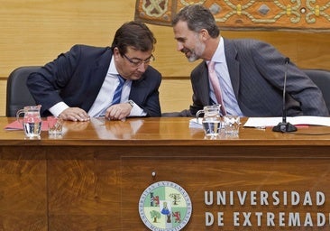 Los Reyes recuerdan su «profundo sentido de Estado y lealtad a la Constitución y a la Corona»