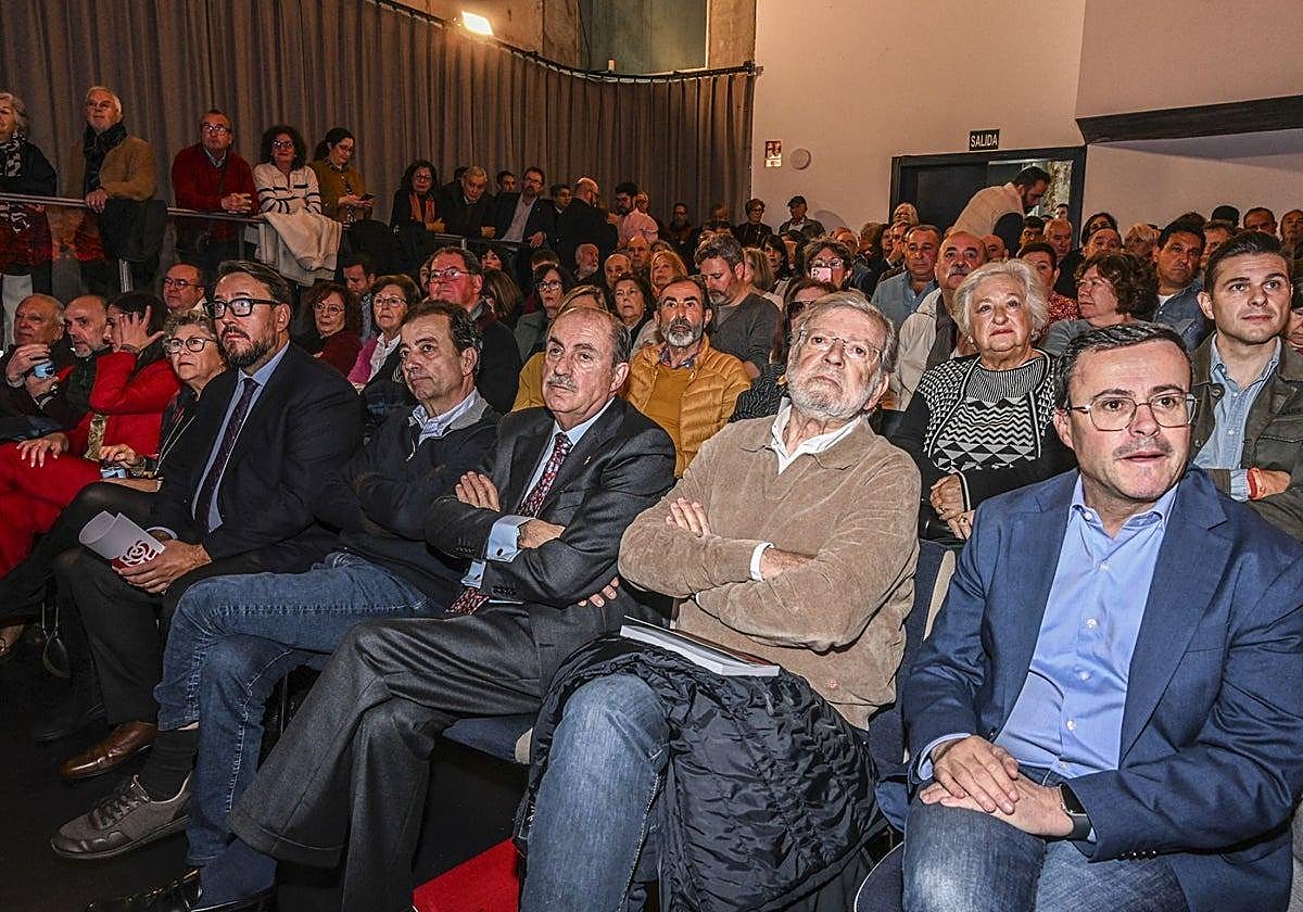 Rafael Lemus, Guillermo Fdez. Vara, Francisco Fuentes, Juan Carlos Rodríguez Ibarra y Miguel A. Gallardo. PAKOPÍ