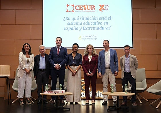 La presentación del informe de Cesur se ha realizado en el edificio de Cajalmendralejo.