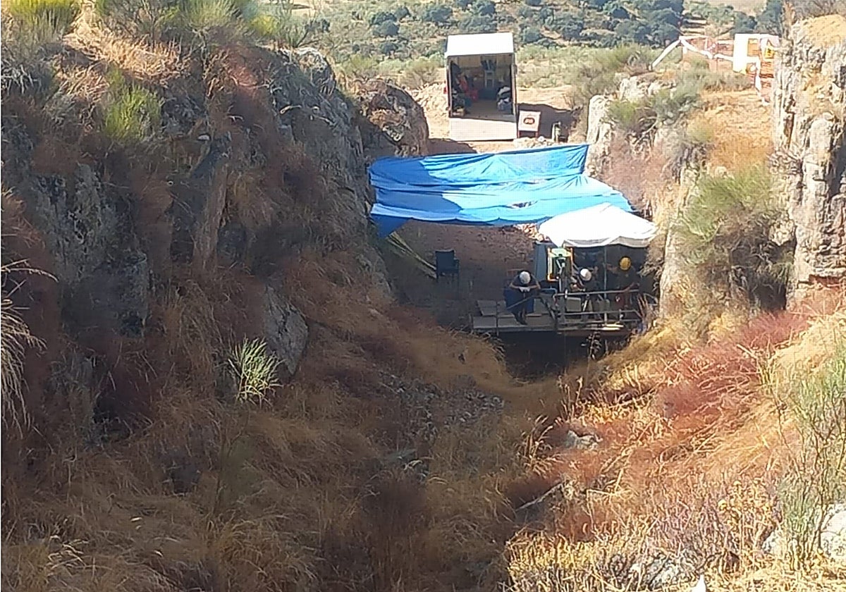 Imagen de los trabajos en la boca de la mina de Zarza la Mayor.