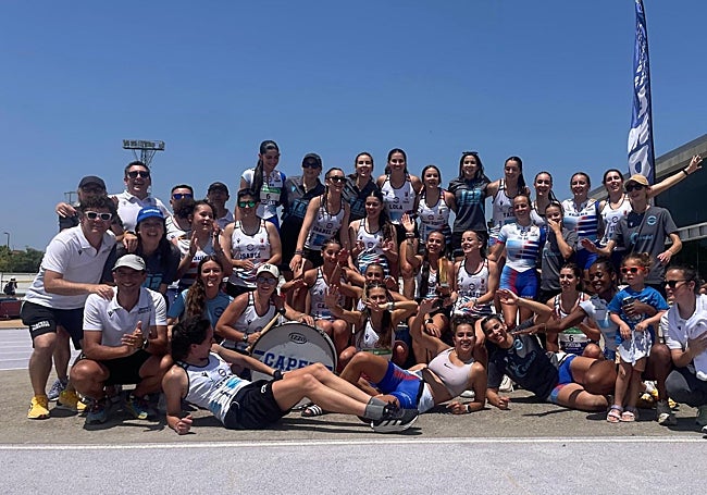 El equipo femenino del Capex celebra el tercer puesto en la final por el ascenso a Primera División en Valladolid.