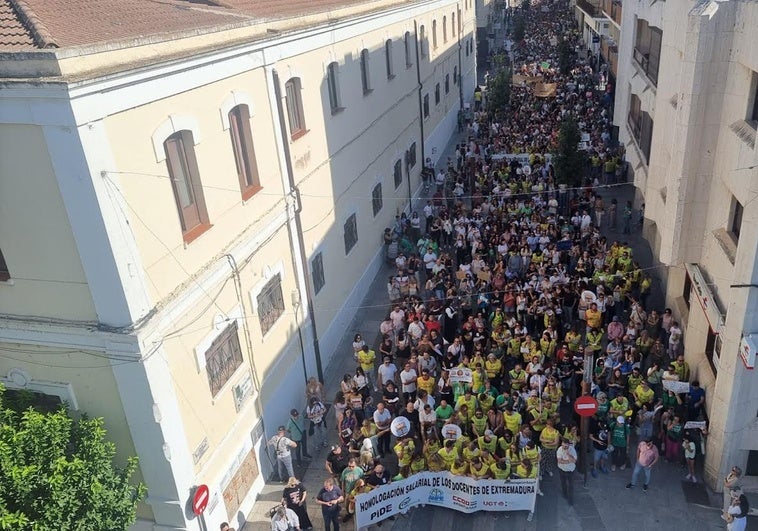 Los sindicatos cifran en más del 80% el seguimiento de la huelga docente y Educación lo rebaja al 42%