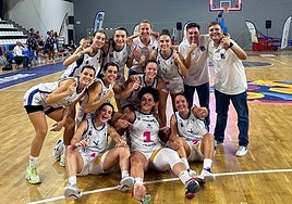 El Miralvalle celebra su primera victoria de la temporada.