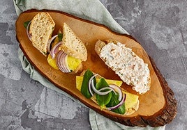 Bocadillo de salmón y piña