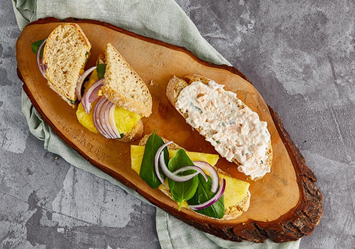 Bocadillo de salmón y piña