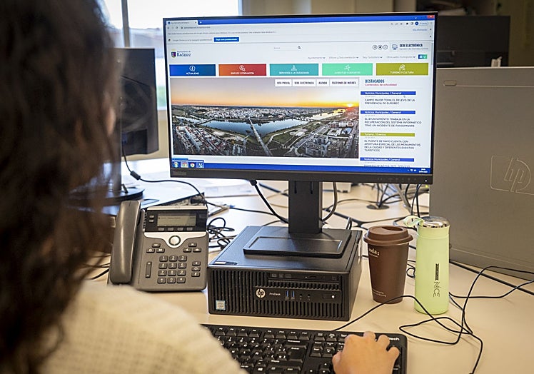 El Ayuntamiento quiere mejorar la atención a los ciudadanos a través de la administración electrónica.