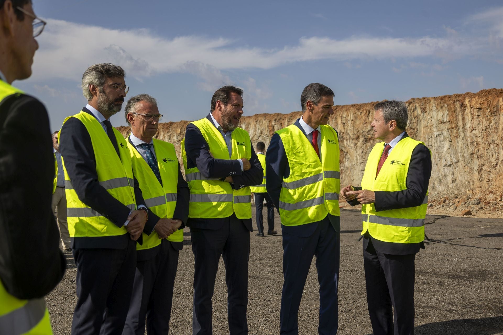 Fotos | Pedro Sánchez y Óscar Puente visitan las obras de la A-58, que unirá Badajoz y Cáceres