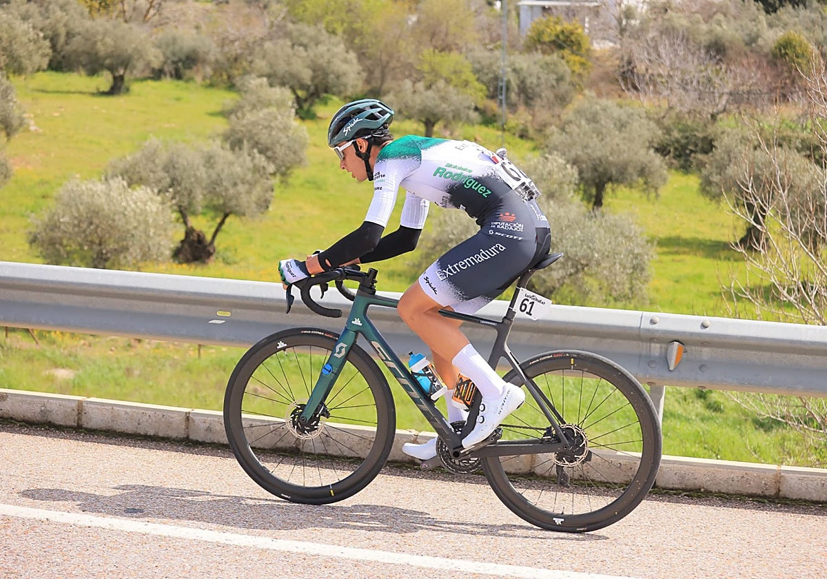 Adrián Benito durante una prueba con el Pebetero.
