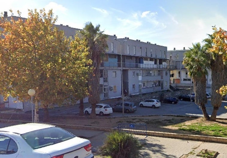 La Policía investiga un fuego en la puerta de un piso de Badajoz