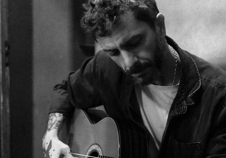Juan Medina, antes Juanito Makandé, se reencuentra con su guitarra flamenca este jueves en Badajoz