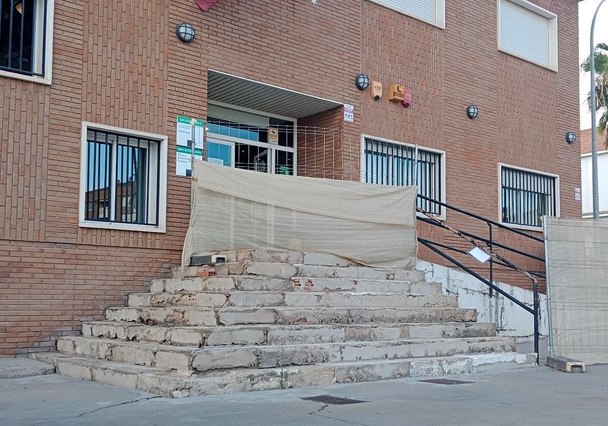 Se cambiará la rampa de acceso para cumplir la normativa actual, según Apamex.