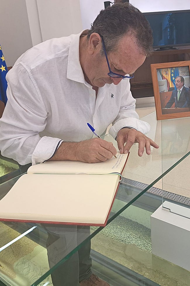 Juan Metidieri, presidente de Apag Extremadura Asaja, en la Asamblea de Extremadura.