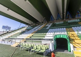 El estadio Príncipe Felipe ya está preparado para recibir al Tenerife en su primer partido de la temporada.