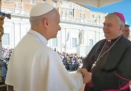 El arzobispo de Mérida Badajoz, José Rodríguez Carballo, en su encuentro con el Papa Papa León XIV en el Vaticano.