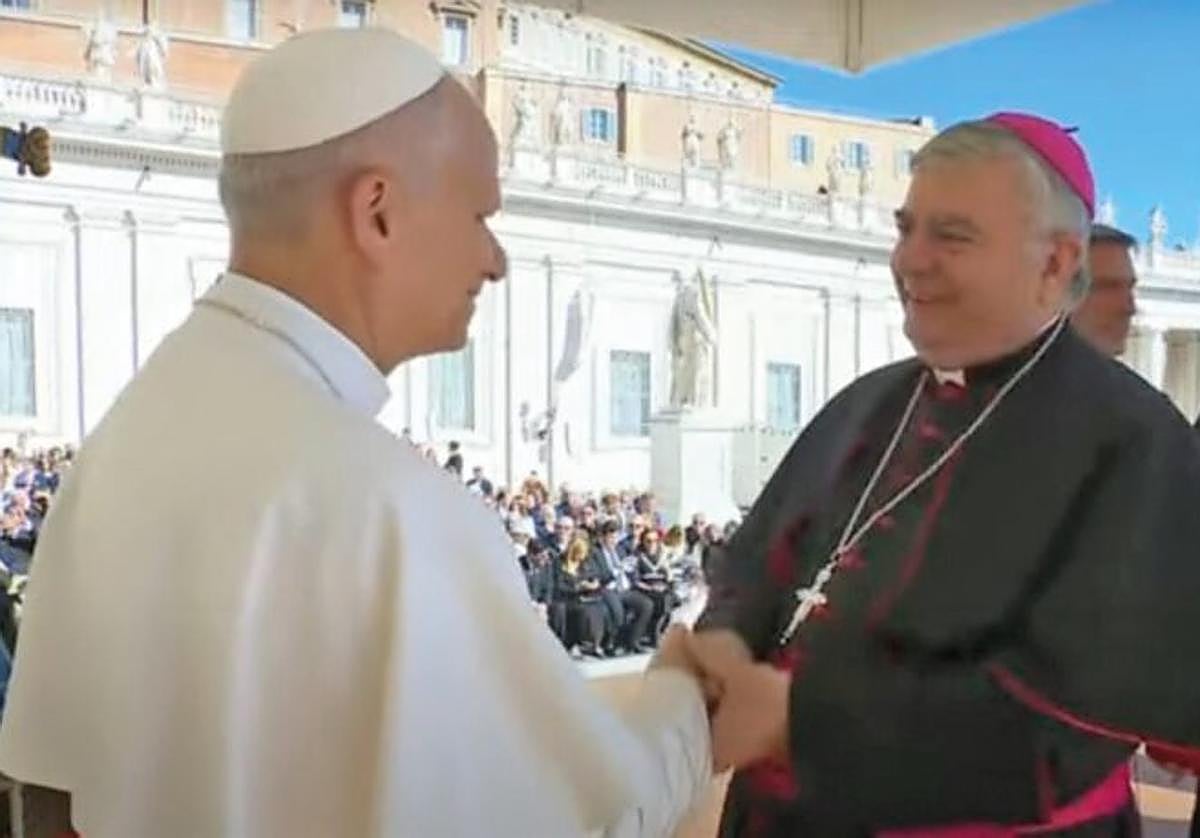 El arzobispo de Mérida Badajoz, José Rodríguez Carballo, en su encuentro con el Papa Papa León XIV en el Vaticano.