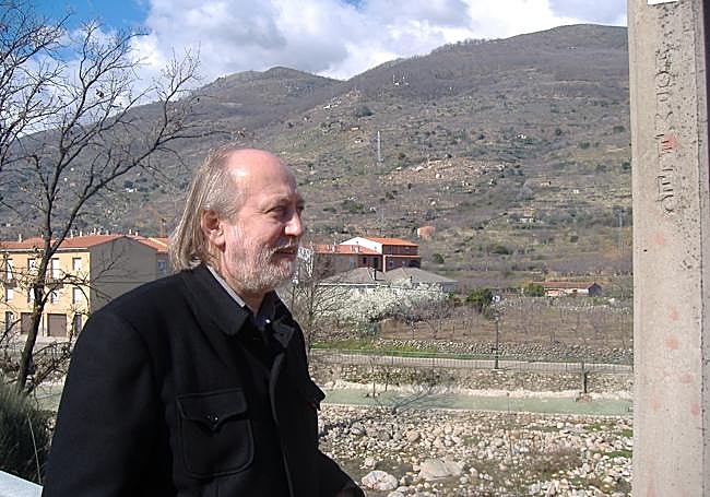 Otro momento del viaje a Extremadura de László Krasznahorkai.