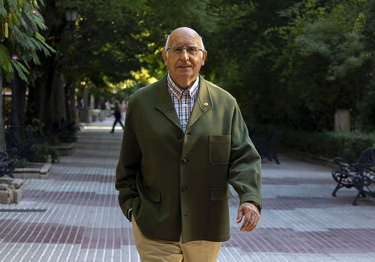 Antonio Campesino, en el Paseo de Cánovas: «Cuando lo conocí tenía albero sevillano en lugar de baldosas».