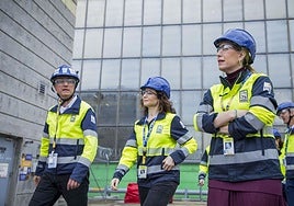 María Guardiola en una visita a las instalaciones de la central nuclear de Almaraz.