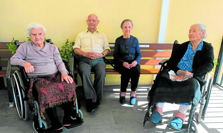 El secreto para ser centenario: «Coma de todo y ríase mucho»