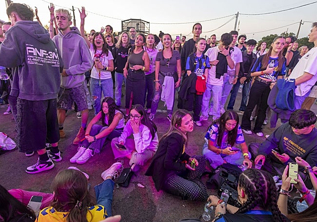 Asistentes a uno de los conciertos de este sábado.