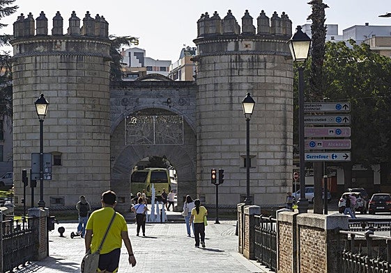 Luces de Navidad, colocadas en la céntrica calle Prim de Badajoz.
