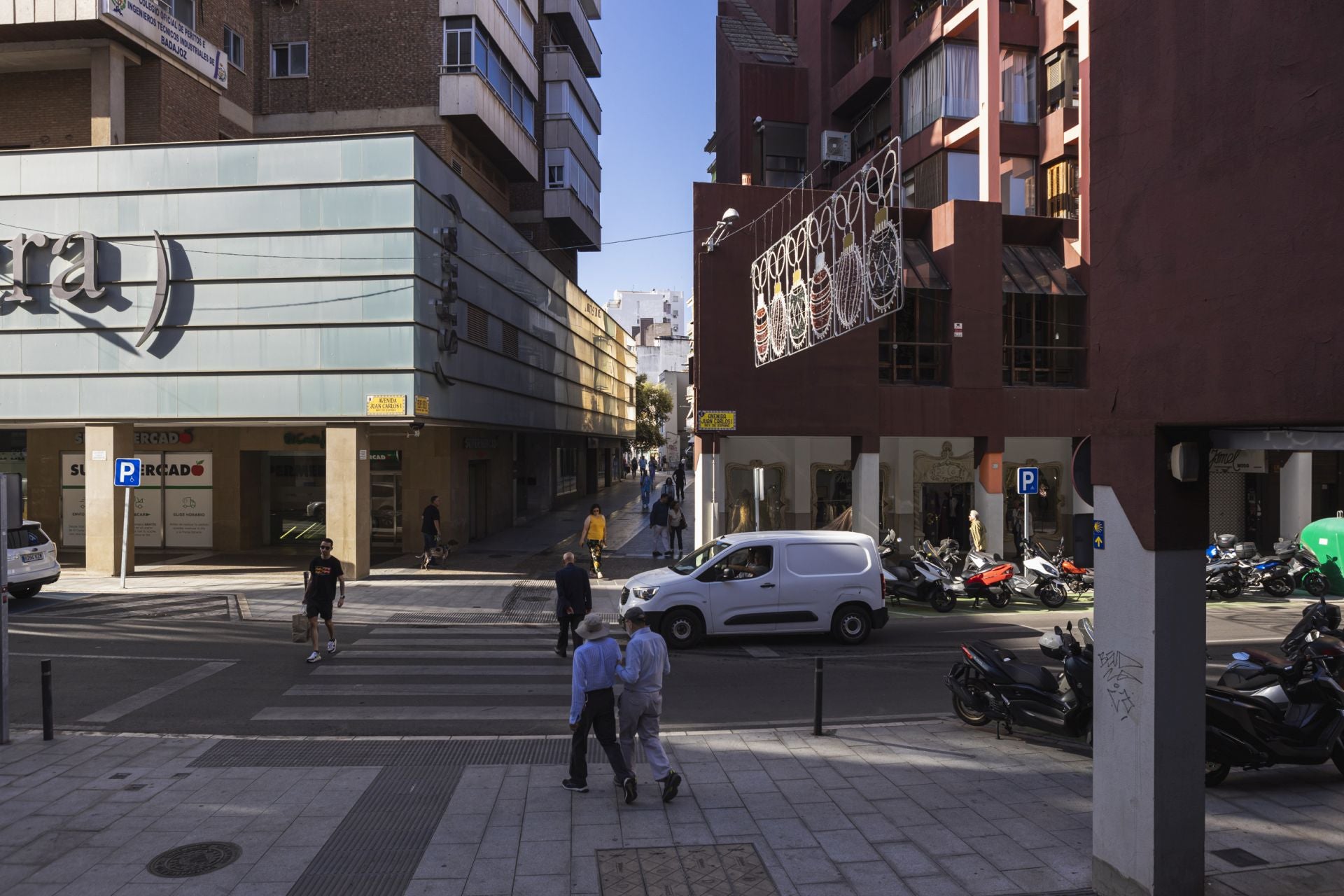 Las luces de Navidad ya se dejan ver en Badajoz