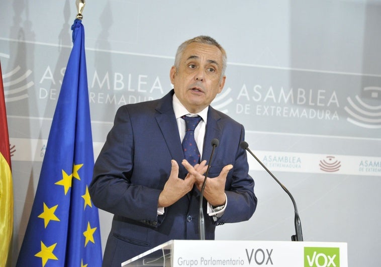 Vox pide eliminar la ecotasa y las plazas para menores no acompañados