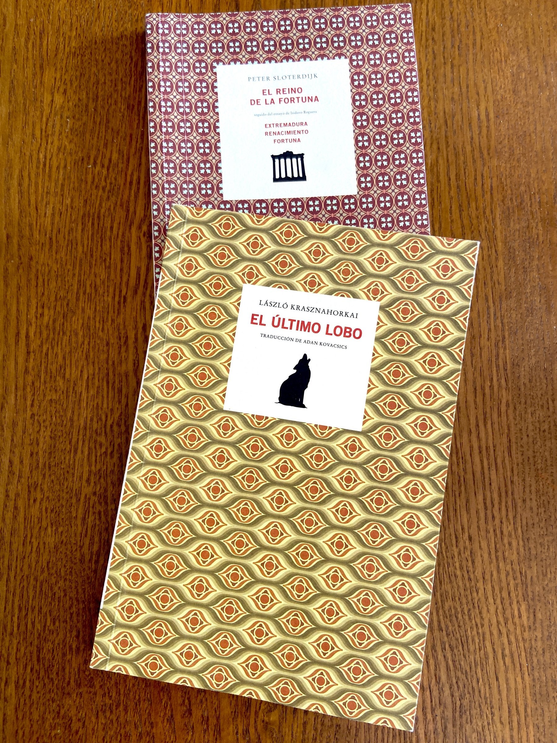 Los libros 'extremeños' de László y Peter.