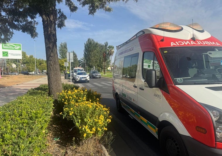 Evacúan al hospital a un joven de 19 años tras ser atropellado cuando iba en bici en Badajoz