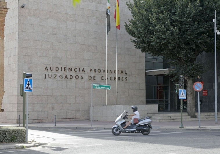Piden cárcel y casi un millón de euros de multa al dueño de una empresa cacereña por defraudar a la Seguridad Social