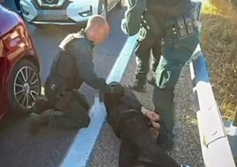 Detenidos dos vecinos de Plasencia tras huir por la A-66 en un vehículo robado con un arma