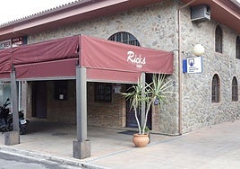 Exterior del bar Rick's Café, ubicado en la urbanización de Las Vaguadas de Badajoz.