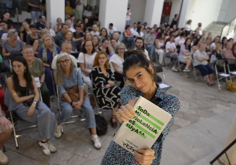 Carolina Yuste: «Me daba rabia que la realidad de Badajoz no estuviese representada en la ficción»